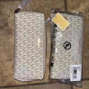 TWO Michael Kors Vanilla Jet Set